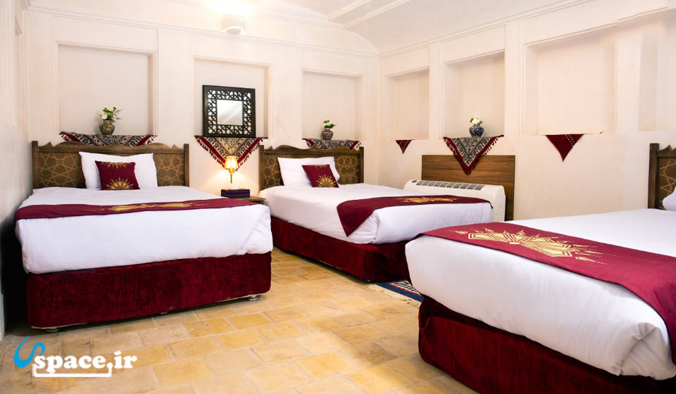 اتاق یاس هتل سنتی خانه تاریخی آقازاده - ابرکوه